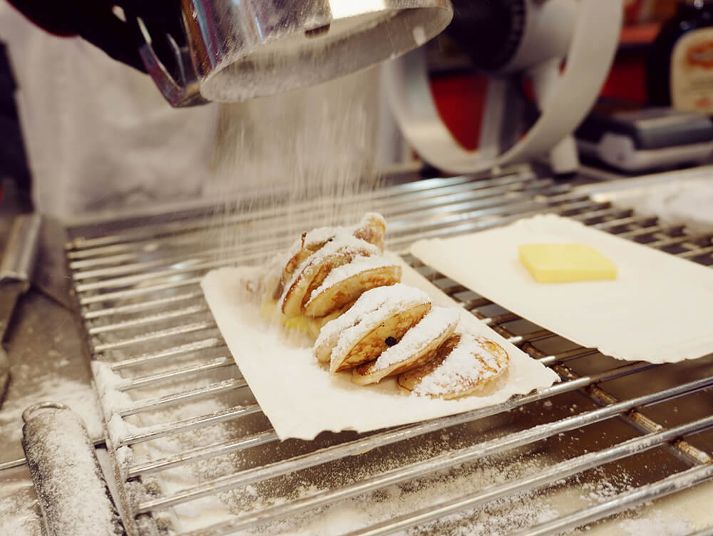 仕上げはバターと粉砂糖！